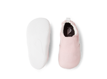 Calzado respetuoso Xplorer Scamp Orgánica Parfait Pink para bebés, con diseño cómodo y suave para los primeros pasos.