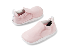 Calzado respetuoso Xplorer Scamp Orgánica para bebés en color rosa parfait, con suela flexible y diseño ergonómico de BOBUX ESPAÑA Y PORTUGAL.