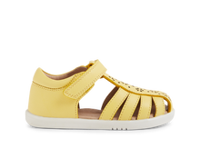 Sandalias barefoot I Walk Chelsea Pale Banana para niño de BOBUX ESPAÑA Y PORTUGAL, con diseño cómodo y flexible para niños.
