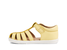 Sandalia barefoot I-Walk Chelsea Pale Banana para niño de BOBUX ESPAÑA Y PORTUGAL, con diseño cómodo y estilo infantil.