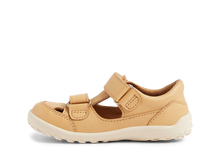 Sandalia barefoot I-Walk Troop Oak Buff para niño de BOBUX, con suela flexible y diseño cómodo para niños.