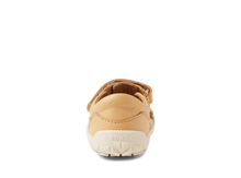 Sandalia barefoot I-Walk Troop Oak Buff para niño de BOBUX ESPAÑA Y PORTUGAL, con tiras y suela flexible.