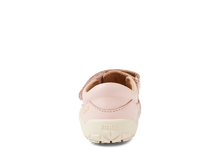 Sandalia barefoot I-Walk Troop Cameo Rose para niño de la marca BOBUX ESPAÑA Y PORTUGAL, con diseño cómodo y color rosa.