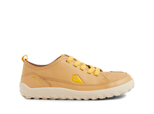 Zapatos barefoot para niños Kid+ Evo Oak Buff de BOBUX ESPAÑA Y PORTUGAL, con diseño cómodo y flexible en color beige.