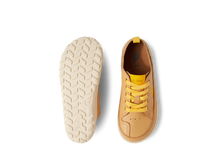 Calzado Barefoot Kid+ Evo Oak Buff para niño de BOBUX, en color beige con plantilla flexible y diseño cómodo para niños.