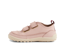 Zapatos barefoot I-Walk Dawn Cameo Rose para niño de BOBUX, con diseño cómodo y moderno en rosa.