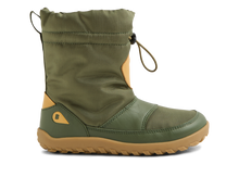 Calzado deportivo Barefoot Kid+ Paden Bronze Green para niño de BOBUX ESPAÑA, vista frontal con detalles en verde y bronce.