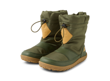 Calzado deportivo Barefoot Kid+ Paden en color bronce y verde para niño, de la marca BOBUX ESPAÑA, con suela flexible y diseño cómodo.