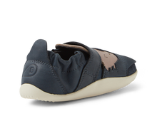 Zapatos respetuosos Xplorer Howl Navy para bebés, calzado para primeros pasos de la marca Bobux Iberia.