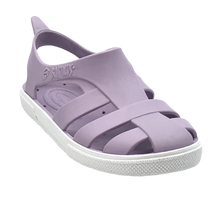 Sandalias Boatilus BIOTY en lila y blanco, con diseño cómodo y moderno, vistas desde el ángulo frontal mostrando los colores y material.