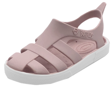 Sandalias Boatilus BIOTY en rosa antiguo y blanco, con diseño cómodo y elegante para mujer.