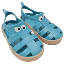 Sandalias Boatilus BIOTY Character en color beige y azul Caribe, con diseño cómodo y estilo moderno.