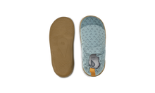 Zapatos Xplorer Indie Junior de BOBUX en color Slate con alas, ideales para los primeros pasos del bebé.