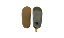 Calzado infantil Xplorer Indie Junior en color oliva con diseño dálmata, ideal para los primeros pasos del bebé, de BOBUX ESPAÑA Y PORTUGAL.