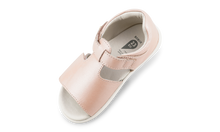 Sandalia barefoot I-Walk Mirror Seashell Shimmer para niña de BOBUX ESPAÑA Y PORTUGAL, con detalles en concha y brillo.