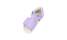 Sandalia barefoot I-Walk Mirror Lila para niña de BOBUX, con arcoíris y diseño cómodo para pies pequeños.