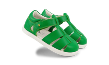 Sandalia barefoot I-Walk Tidal esmeralda para niña de BOBUX, con diseño cómodo y color vibrante en tono verde azulado.