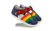 Sandalia barefoot I Walk Tidal para niño de BOBUX en color azul marino con detalles multicolor, diseñada para comodidad y estilo.