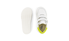 Calzado barefoot I Walk Riley blanco con detalles neón para unisex de BOBUX ESPAÑA Y PORTUGAL, vista frontal del zapato.