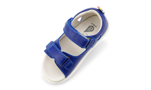 Calzado barefoot I Walk Rise para niño en color arándano, de BOBUX ESPAÑA Y PORTUGAL, con diseño cómodo y flexible.
