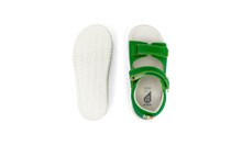 Sandalia barefoot I Walk Rise de BOBUX España y Portugal para niño en color esmeralda, con diseño cómodo y flexible.