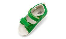Sandalia barefoot I Walk Rise BOBUX para niño en color esmeralda, con diseño cómodo y flexible para niños pequeños.