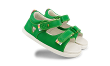 Sandalia barefoot I Walk Rise BOBUX España para niño en color esmeralda, con suela flexible y diseño cómodo.