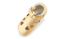 Calzado Step Up Zap II Oro Pálido para bebés de BOBUX, diseñado para los primeros pasos con comodidad y estilo.