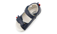 Calzado Step Up Rise azul marino para bebés de BOBUX, ideal para los primeros pasos, con diseño cómodo y resistente.