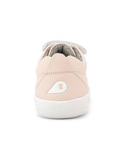 Calzado barefoot BOBUX Kid+ Grass Court Switch en color plata metálico y blanco para niñas, con diseño cómodo y moderno.