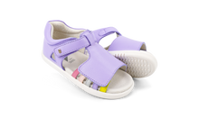 Sandalia barefoot I Walk BOBUX en color lila con espejo y arcoíris para niña, calzado cómodo y flexible para niños.