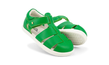 Sandalia barefoot I-Walk Tidal para niña de BOBUX ESPAÑA y PORTUGAL en color esmeralda, con diseño cómodo y flexible.