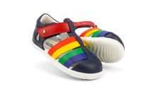Sandalia barefoot I Walk Tidal en azul marino y multicolor para niño, con diseño cómodo y flexible de BOBUX ESPAÑA Y PORTUGAL