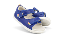 Calzado barefoot I Walk Rise para niño en color arándano, marca BOBUX ESPAÑA Y PORTUGAL, con diseño cómodo y flexible.