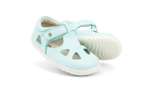 Zapato Step Up Mist Zap II de BOBUX para primeros pasos, diseño cómodo y respetuoso para bebés.