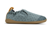 Zapatos infantiles Xplorer Indie Junior de BOBUX en color Slate con alas para los primeros pasos del bebé.