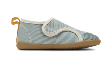 Calzado barefoot I Walk Indie Slate Pencil para niña de la marca BOBUX ESPAÑA Y PORTUGAL, con diseño en color gris.