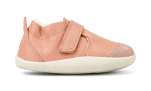 Zapatos Xplorer de BOBUX España y Portugal, calzado respetuoso para los primeros pasos del bebé en color rosa y diseño Marvel Ártica.