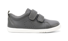 Calzado barefoot I Walk para niño en color gris y verde hierba, diseñado por BOBUX ESPAÑA Y PORTUGAL, vista frontal.