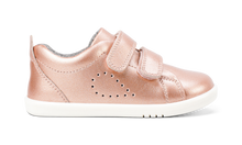 Zapatos barefoot I-Walk Grass Court rosa oro para niña de BOBUX, con suela flexible y diseño elegante, en color rosa dorado.
