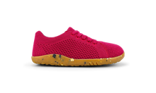Calzado Barefoot Kid+ Seedling Berry para niña de BOBUX, calzado infantil cómodo y flexible, con diseño en color Berry.