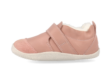 Calzado respetuoso Xplorer Marvel Ártica rosa para primeros pasos de bebé, de BOBUX ESPAÑA Y PORTUGAL, con diseño infantil color rosa