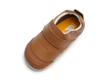 Calzado respetuoso Xplorer Go para bebés en color caramelo, ideales para los primeros pasos, de BOBUX ESPAÑA Y PORTUGAL.