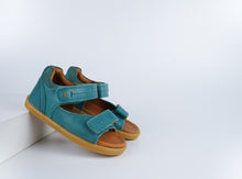 Sandalia barefoot I Walk Driftwood Slate para niño de BOBUX España y Portugal, con diseño cómodo y elegante en color gris.