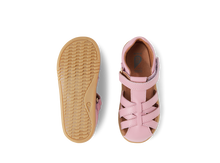Sandalia barefoot I Walk Cross Jump Lilas para niño de BOBUX ESPAÑA Y PORTUGAL, con suela flexible y diseño en color lila.