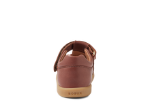 Sandalia Barefoot I Walk Cross Jump para niño de BOBUX en color cappuccino, con diseño cómodo y antideslizante.