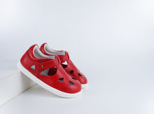 Sandalia barefoot I Walk Zap II para niña, en color rojo, de la marca BOBUX ESPAÑA Y PORTUGAL, con diseño cómodo y flexible.