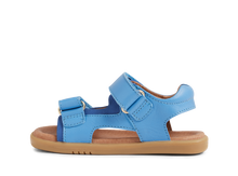 Sandalia barefoot I-Walk Strand azul para niño de BOBUX ESPAÑA Y PORTUGAL, con tiras y suela flexible, en color azul.