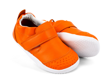 Calzado respetuoso Xplorer Go Tangelo para bebés, con diseño cómodo y color naranja, ideal para los primeros pasos.