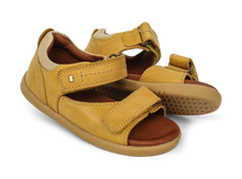 Sandalia barefoot I-Walk Driftwood en color chartreuse para niño de BOBUX ESPAÑA Y PORTUGAL, con diseño cómodo y abierto.